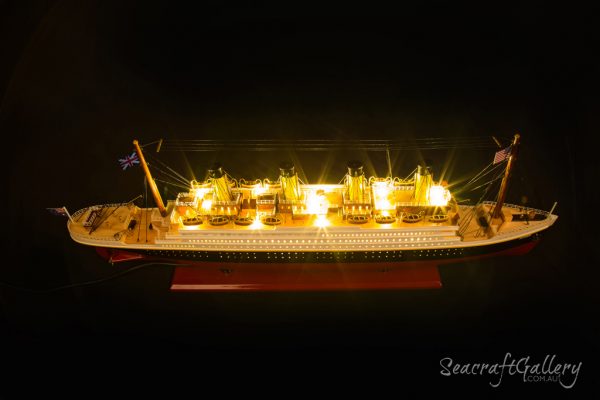 RMS Titanic with lights 80cm 2018 (11)