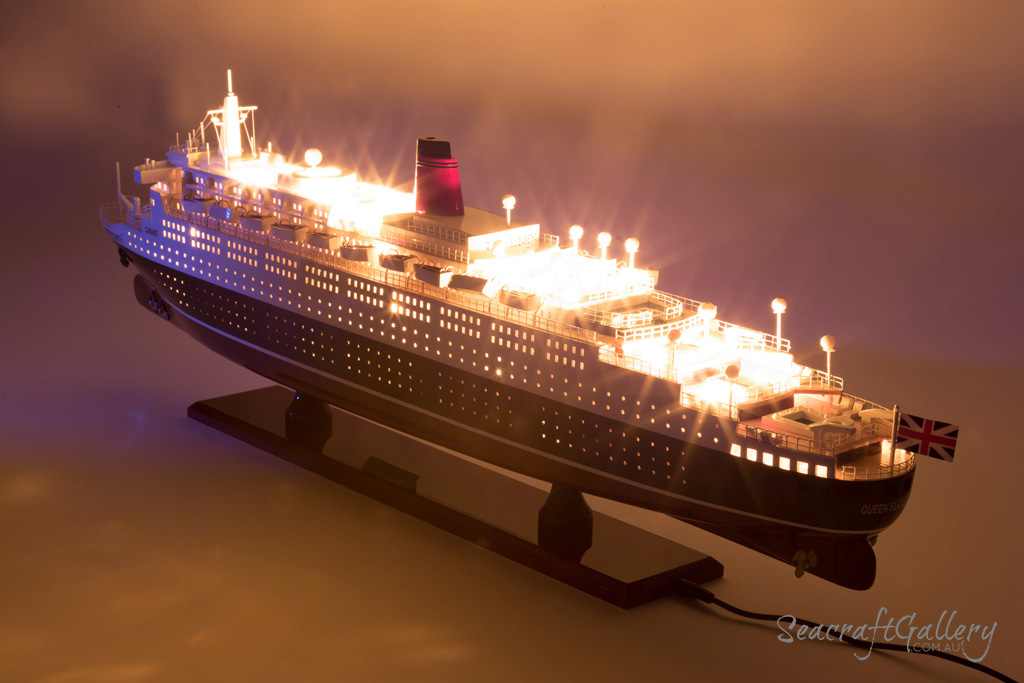 Quality RMS Queen Elizabeth II cruise ship model with lights