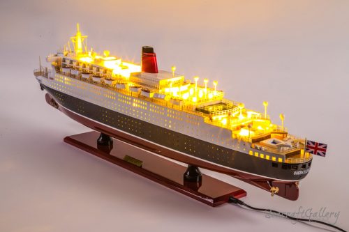 Queen Elizabeth lights cruise model