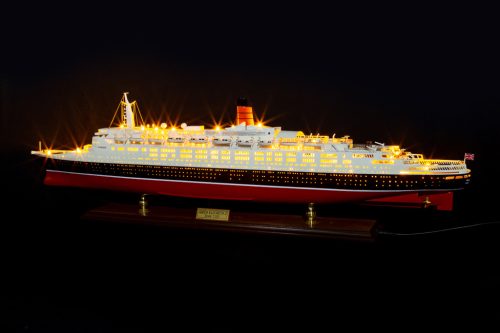 Queen Elizabeth 2 model cruise with lights 2022